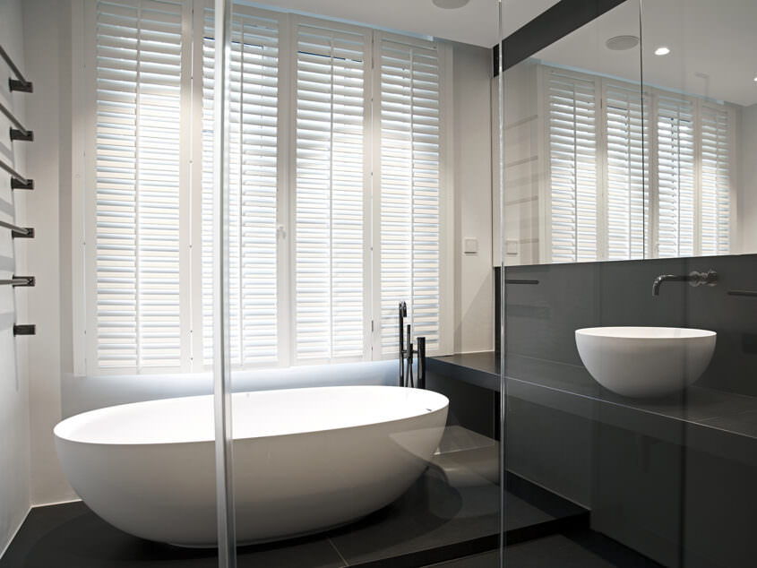 Interior view of the bathroom inside Oettingenstraße